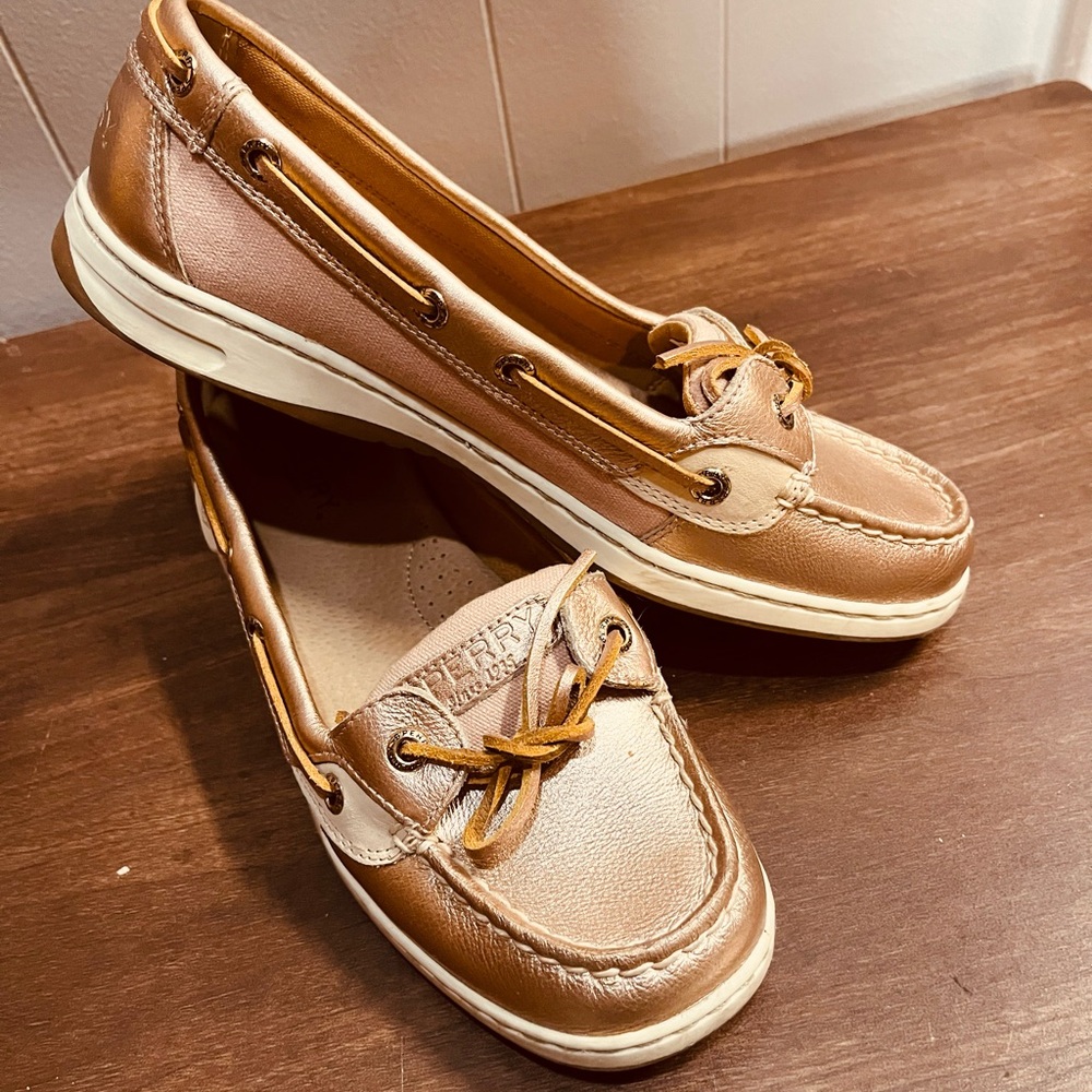 Sperry Crest Vibe Shimmer Metallic Leather Sneaker in "Rose"